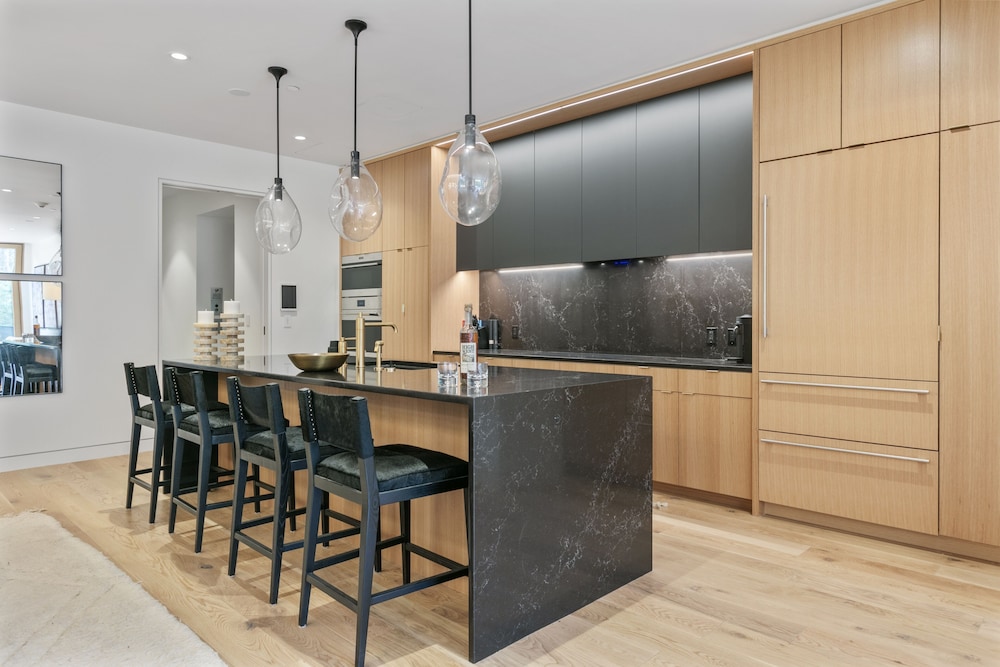 2505 Founders Place - Three Bedroom Deluxe 3 Condo