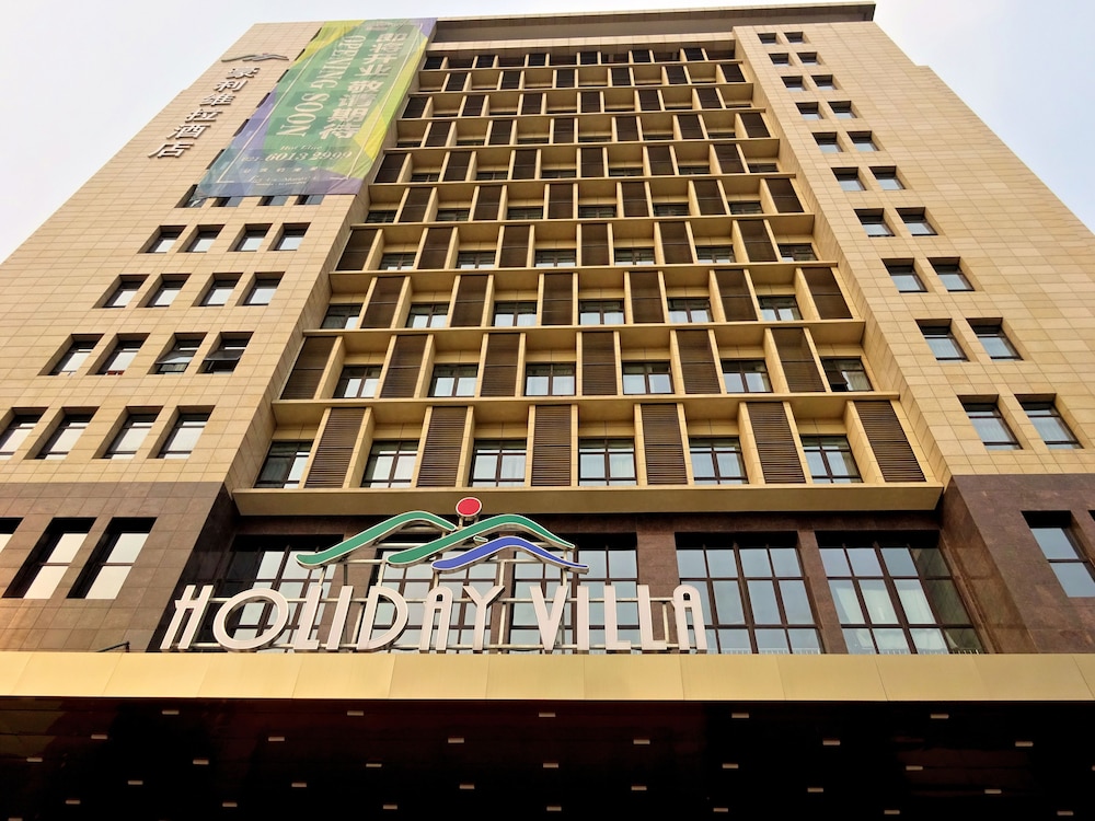 Holiday Villa Hotel & Residence