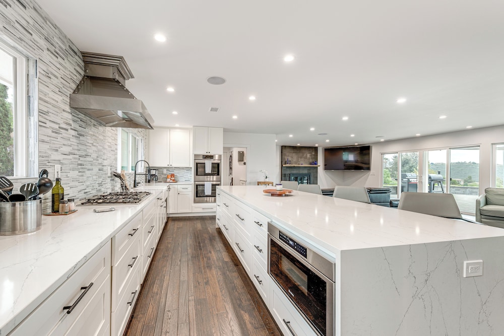 2 Mi to Lake Poway: Mtn-view Escape w/ Patio!