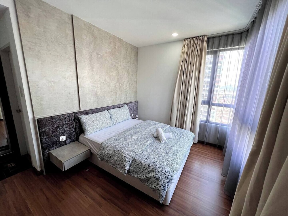 ICity Luxury Condo by Smarthome