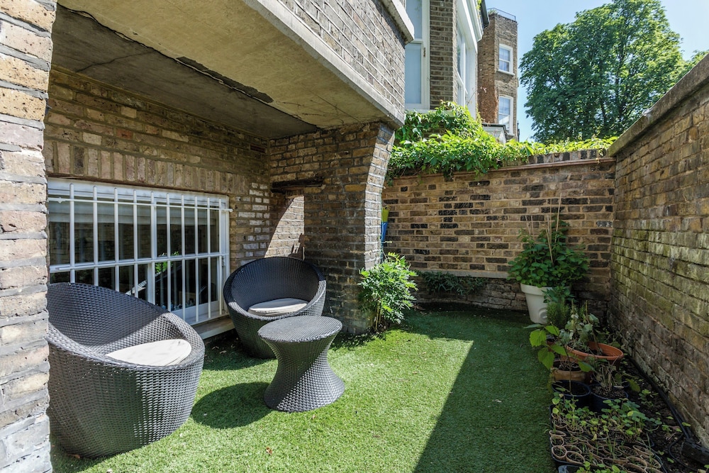 Holland Park Avenue VII by Onefinestay
