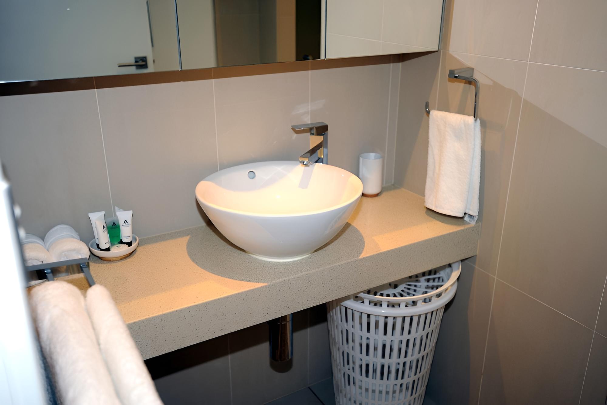Surfers Paradise Suite with Pool and Spa