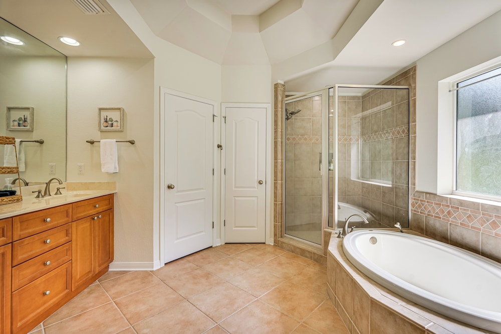 30A Poolside Oasis: 2 Mi to Beach & Boat Access
