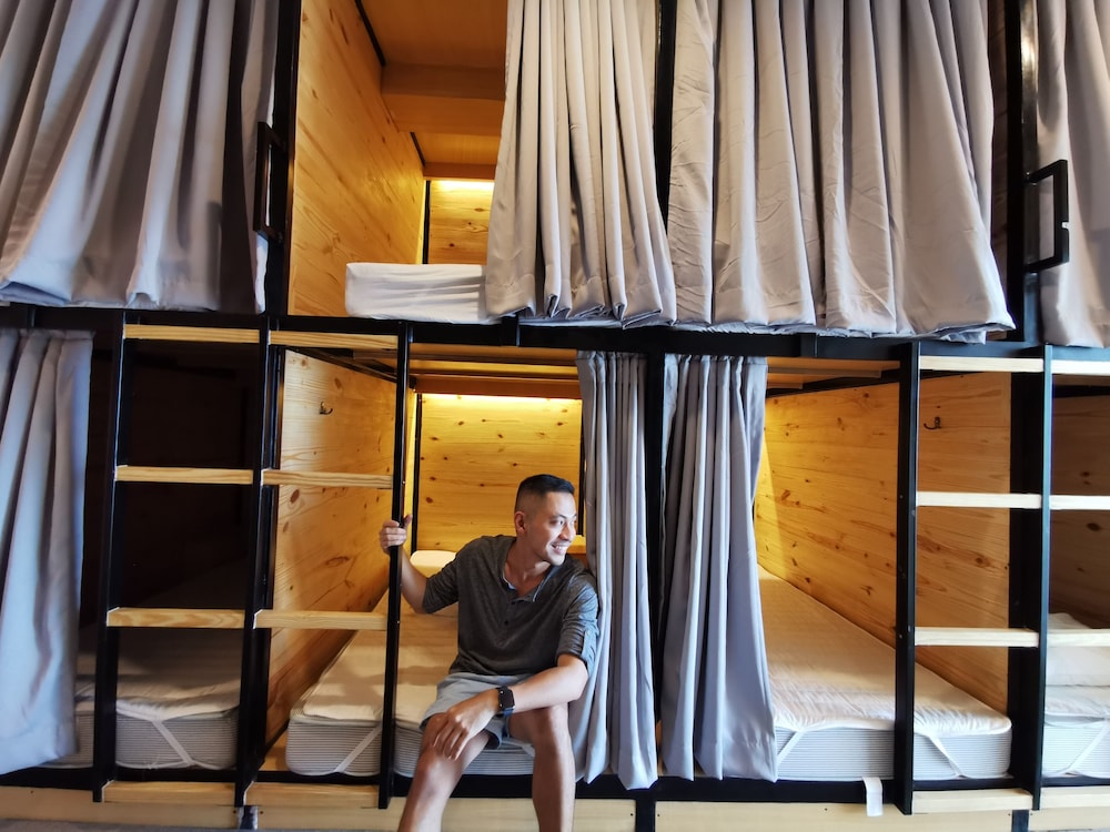 Murals Sleepbox Capsule Hostel - Adults Only view 5
