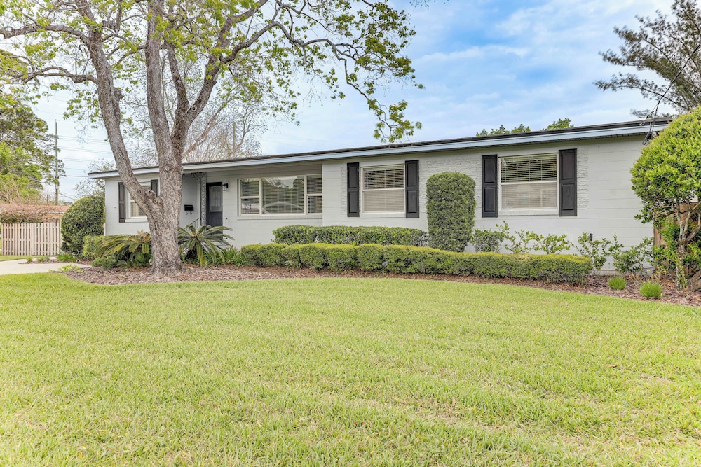 Family Home 5 Mi to Riverwalk & Jaguars Games!