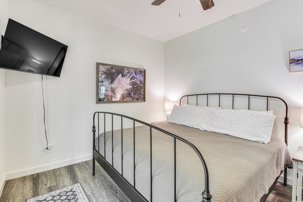 Golf Access & Furnished Deck: Cabin in Clayton