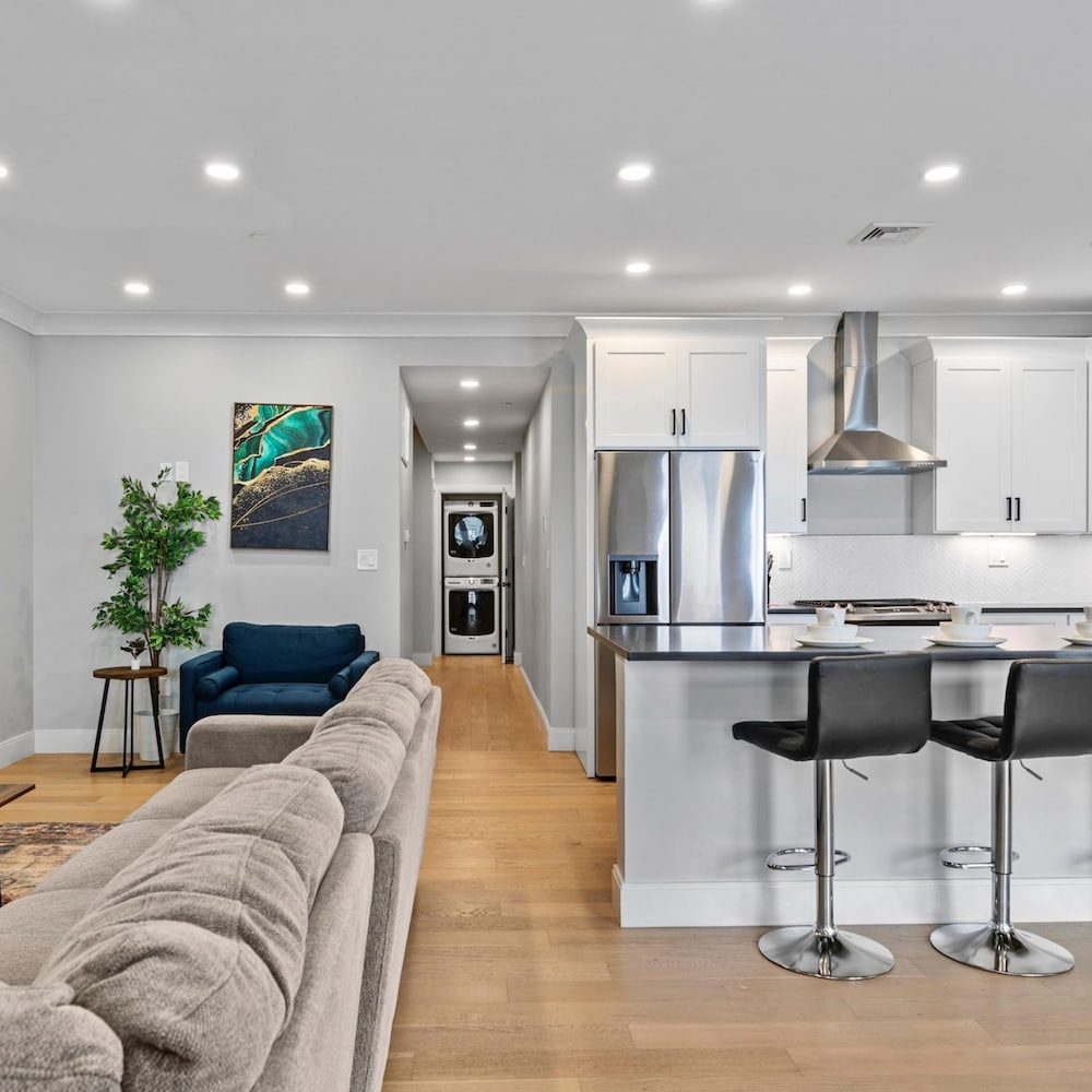 Boston Vacations - Luxury 2BD 2BA Near Logan Airport and T Station - Property Image 48