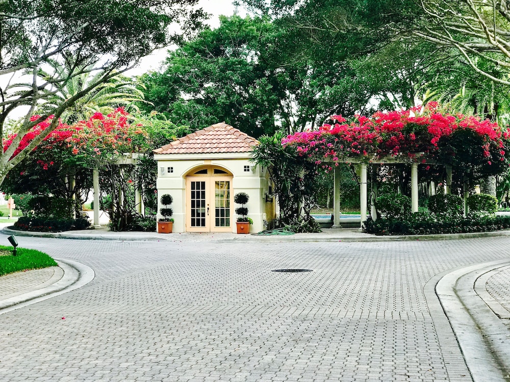 Private-Luxurious Mediterranean Villa - Property Image 9