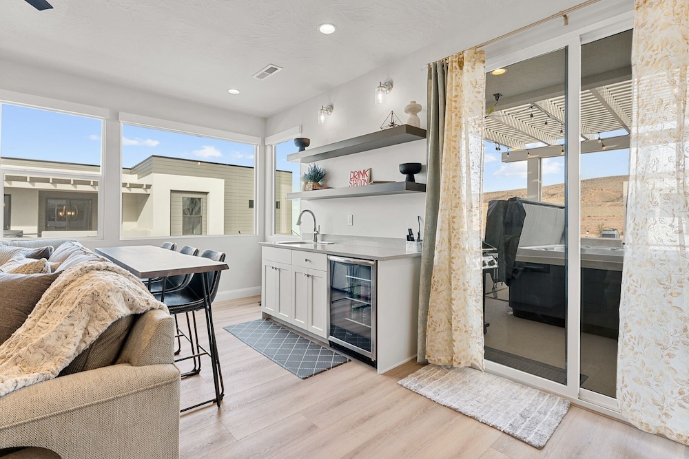 Oasis Retreat 5 Bedroom Townhouse