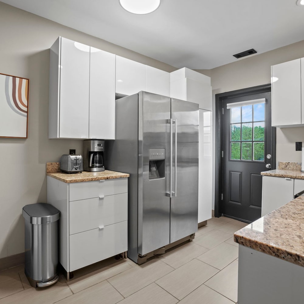 Spacious Sunny Shaw 1BR 1BA Apartment