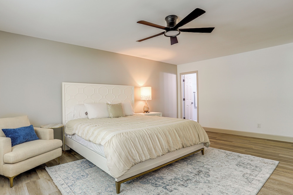 < 1 Mi to Main St & Amphitheater: Woodstock Home!