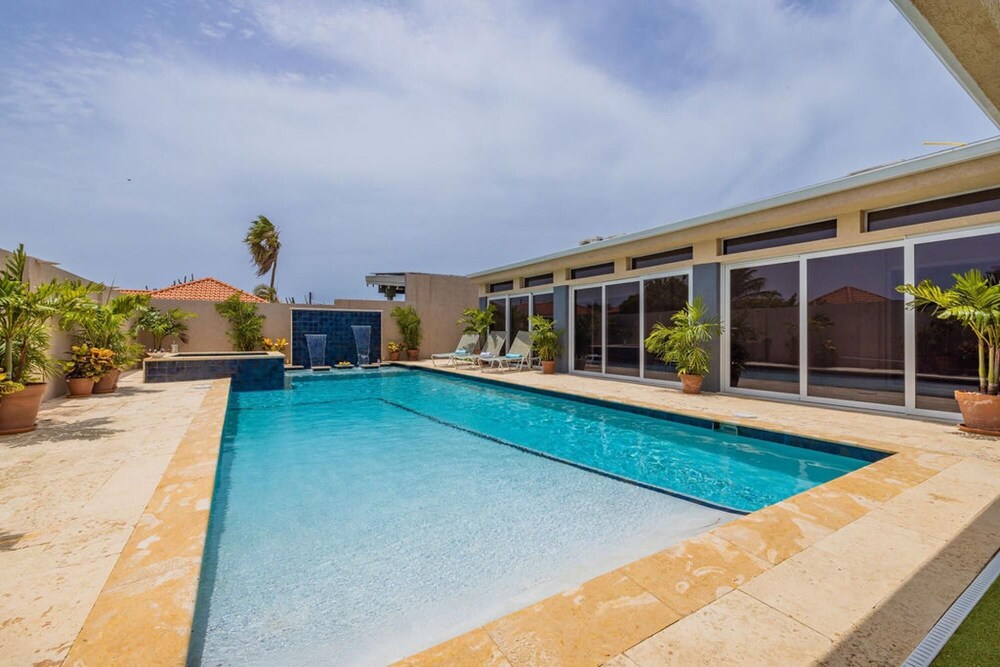 Villa Blue Topaz - Oasis With Pool Hot tub Sauna