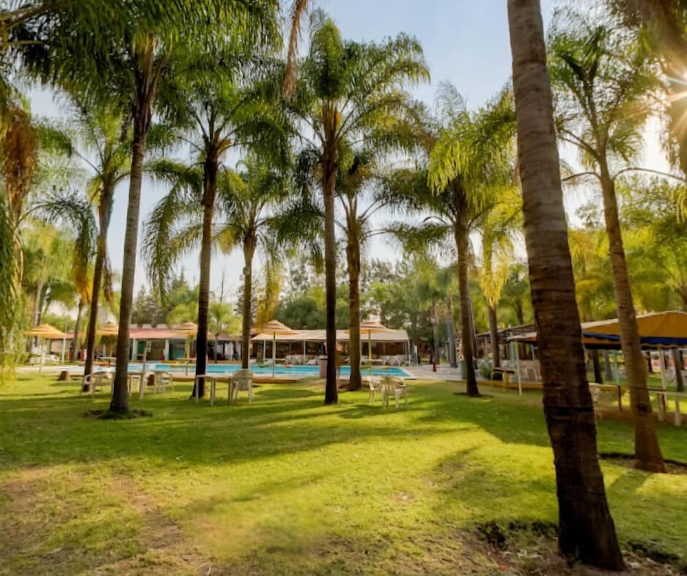 Parque Girasoles Balneario & Cabañas