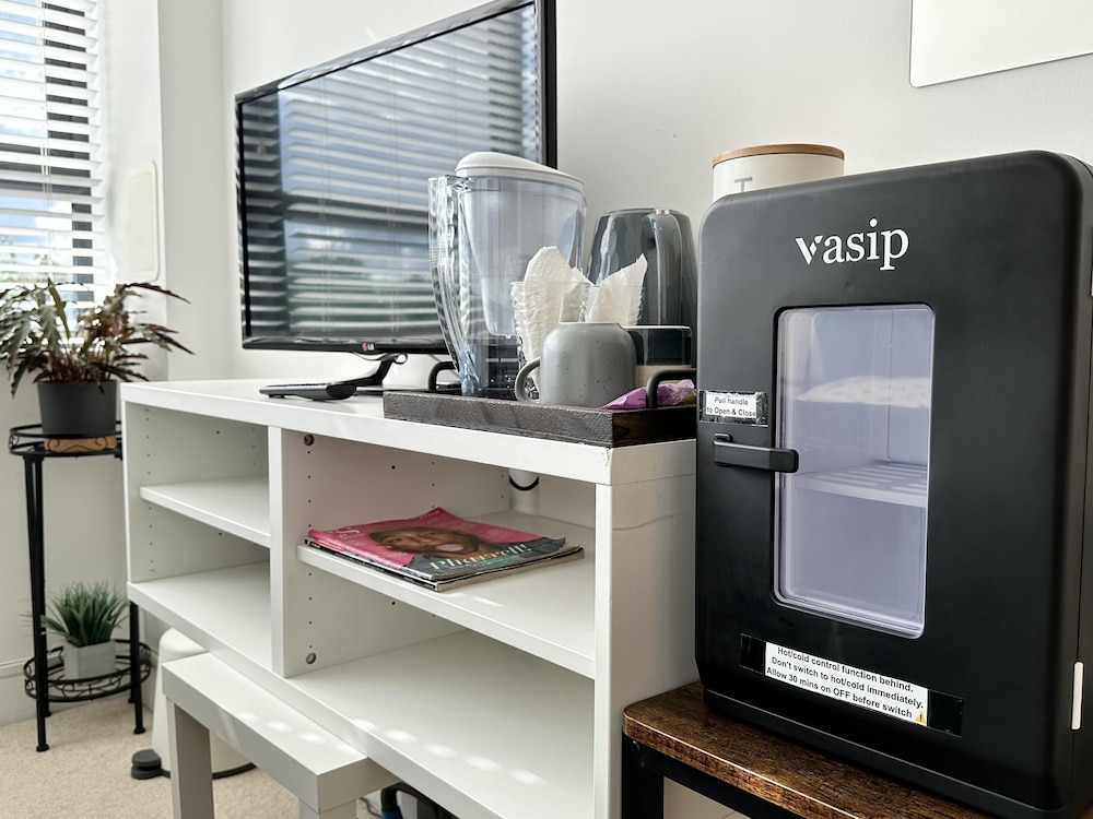 Condo Apartment With Workspace