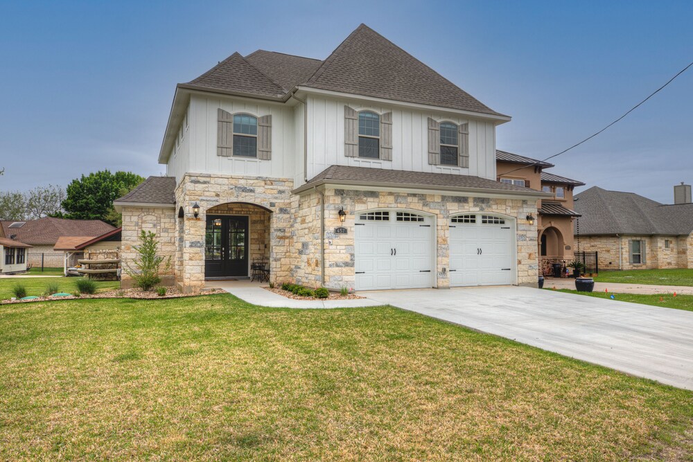 Stunning Luxury Home on Lake Lbj! - Property Image 21