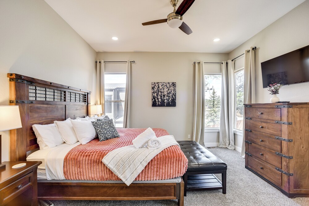 Dtwn Woodland Park Townhome w/ Covered Deck