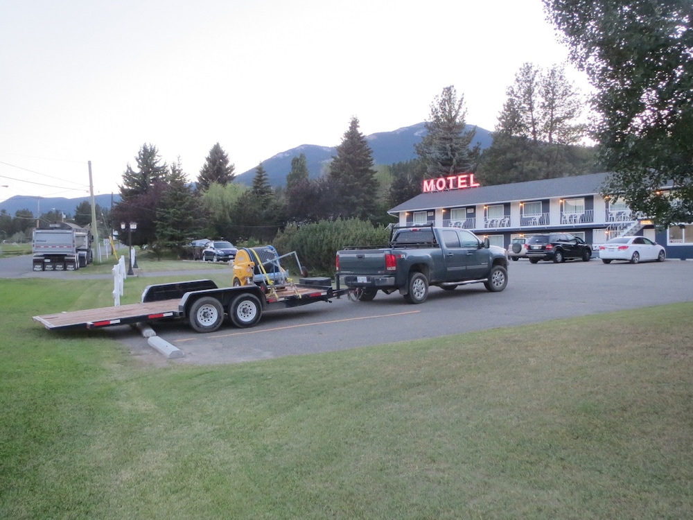 Round-Up Motel