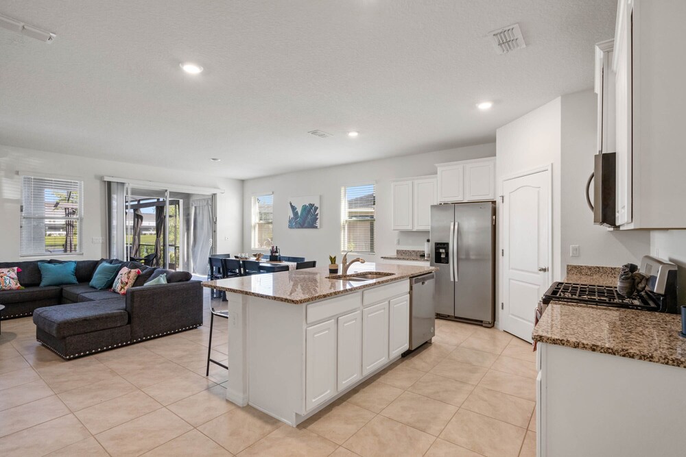 Solterra Villa With Screened Pool & Lake View