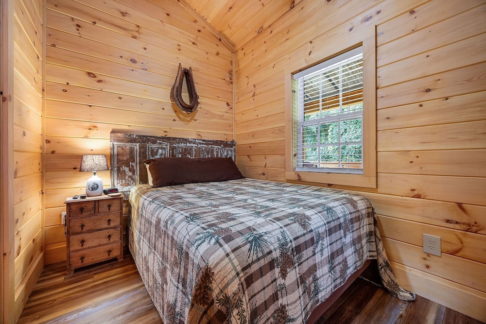 The Homestead 2 Bedroom Cabin