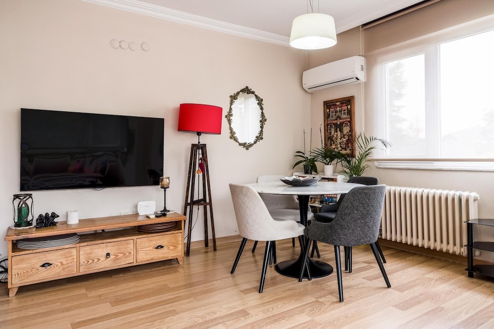 Charming Flat w Balcony 5 min to Zorlu Center