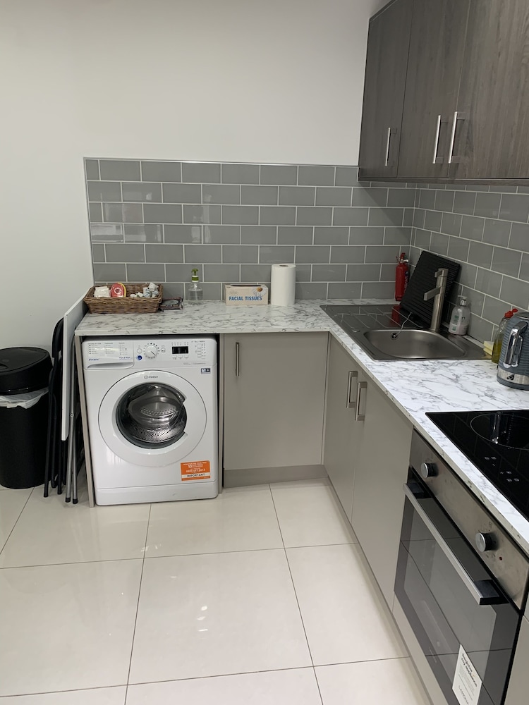 1bed Bungalow in the Heart of Moseley view 4