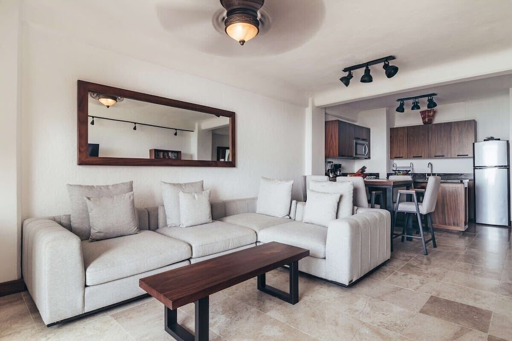 Ocean View 1Br Condo-balcony-beach-pool - 502