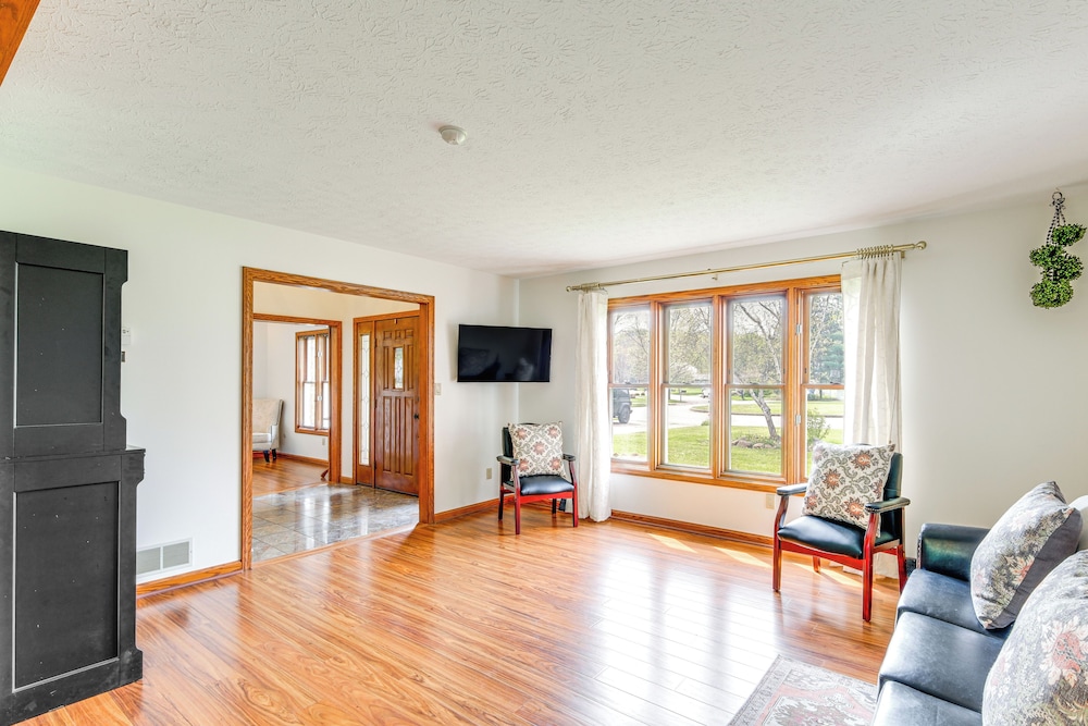 Bike, Fish, Golf & More: Stately Tudor in Mogadore
