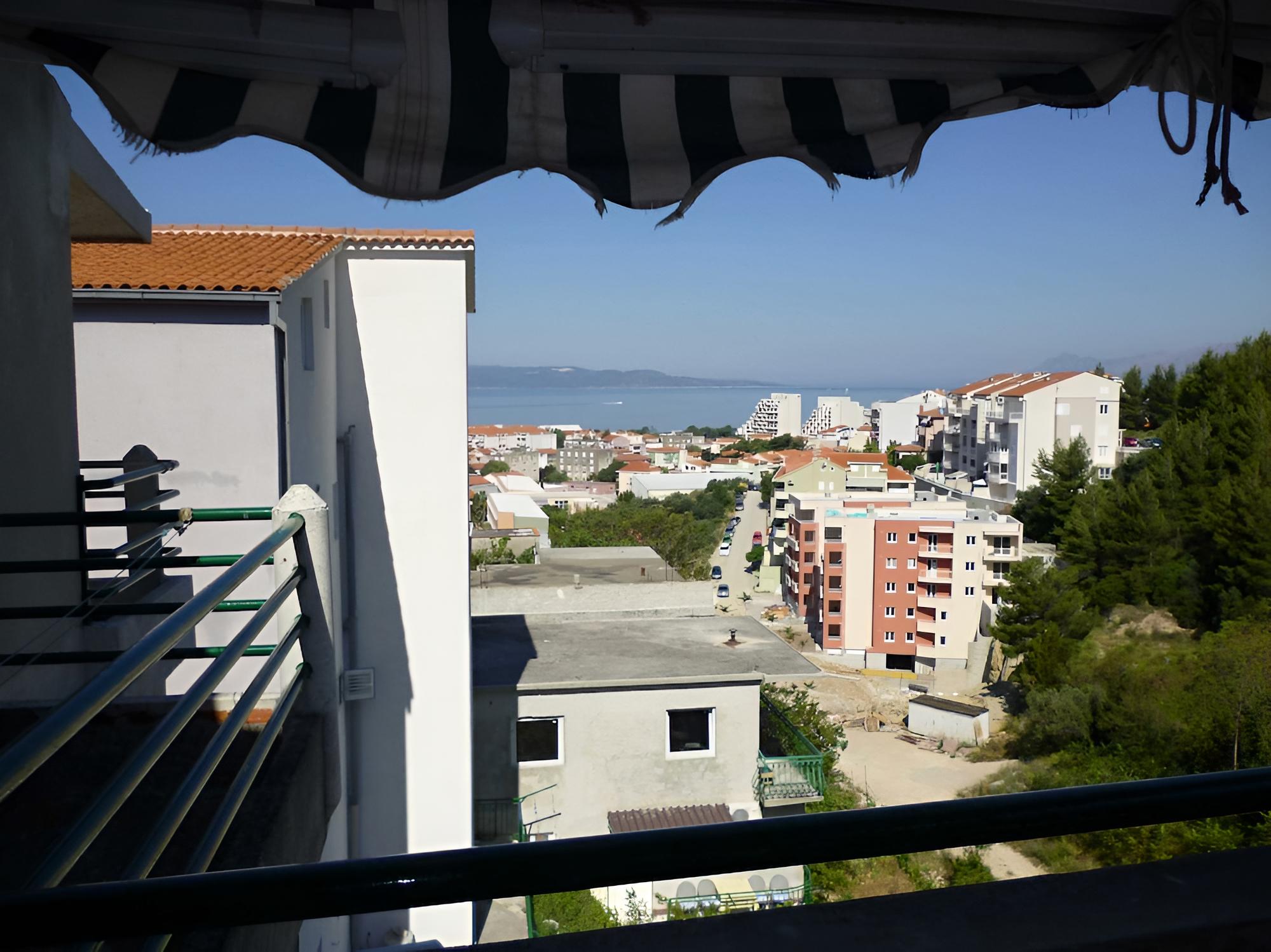 Niva - With Parking - A view 5