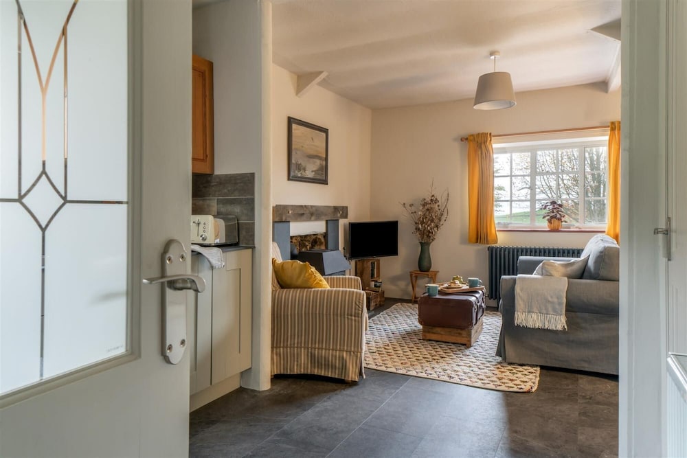 The Stables - Charming 15th-century Rural Bolthole view 2