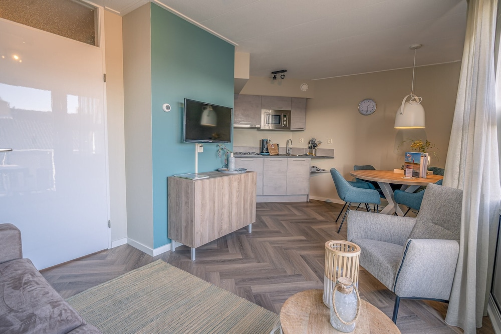 Tasteful 2-person Apartment Near the Center of De Koog