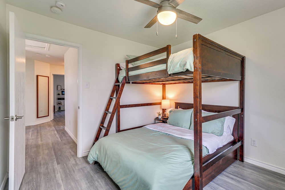 17 Mi to Dtwn Austin: Family Home w/ Patio!
