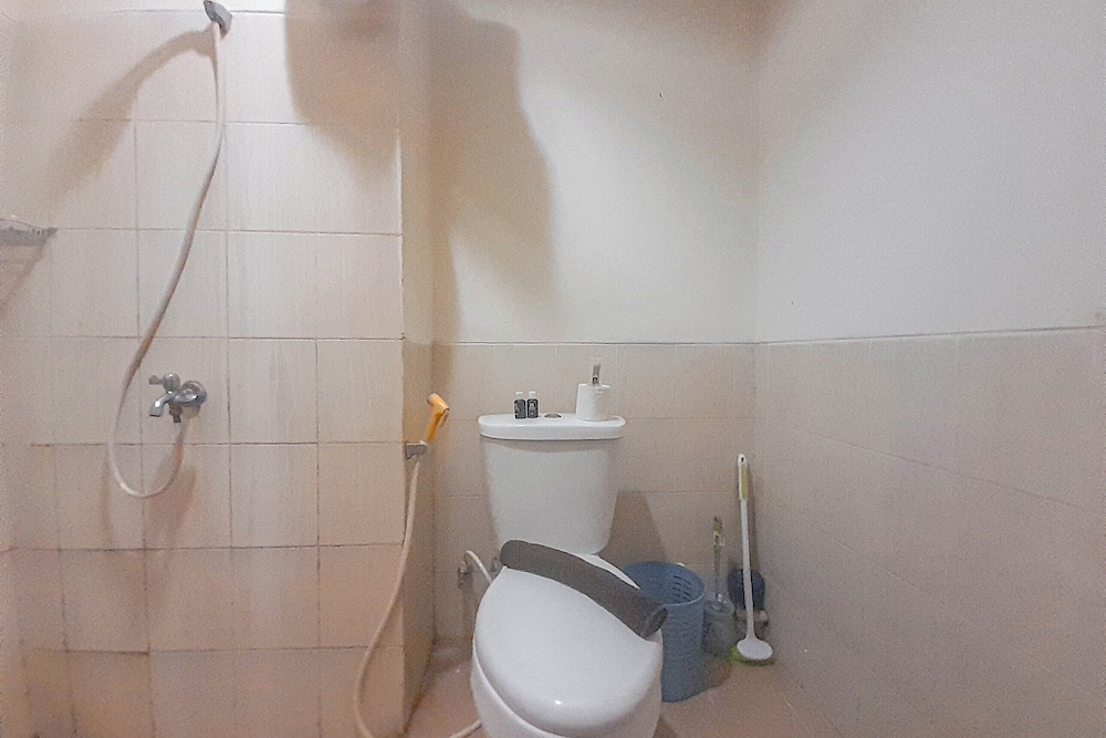 Homey Studio Apartment At Easton Park Residence Jatinangor