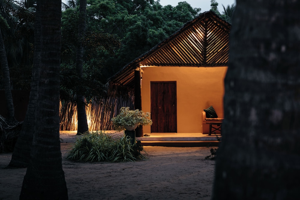 Roshanne Beach Resort
