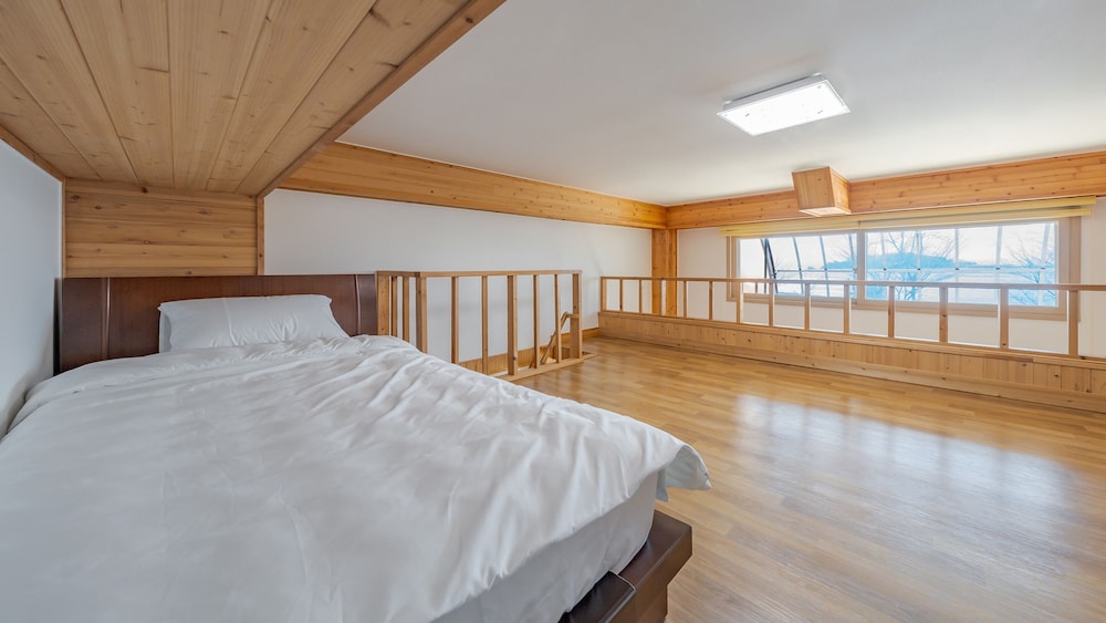 Yeongheungdo Rainbow Ocean View Pension