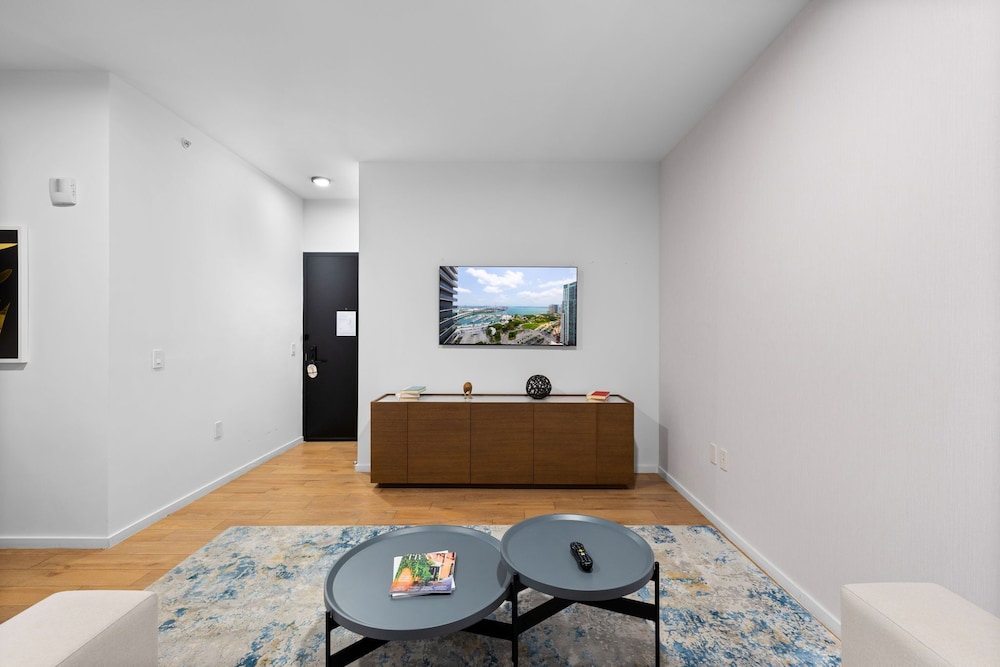 Apt with Stunning View at Downtown Miami