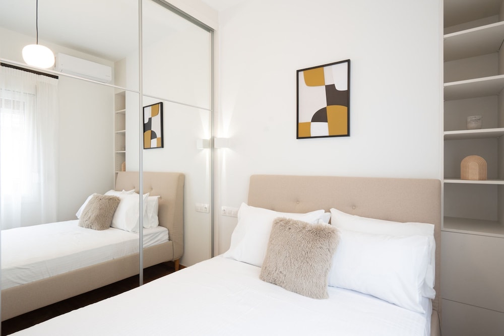 LIV - Premium Pagrati Apartment With View