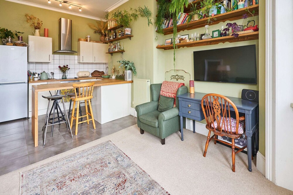 Host Stay Mermaid Hove