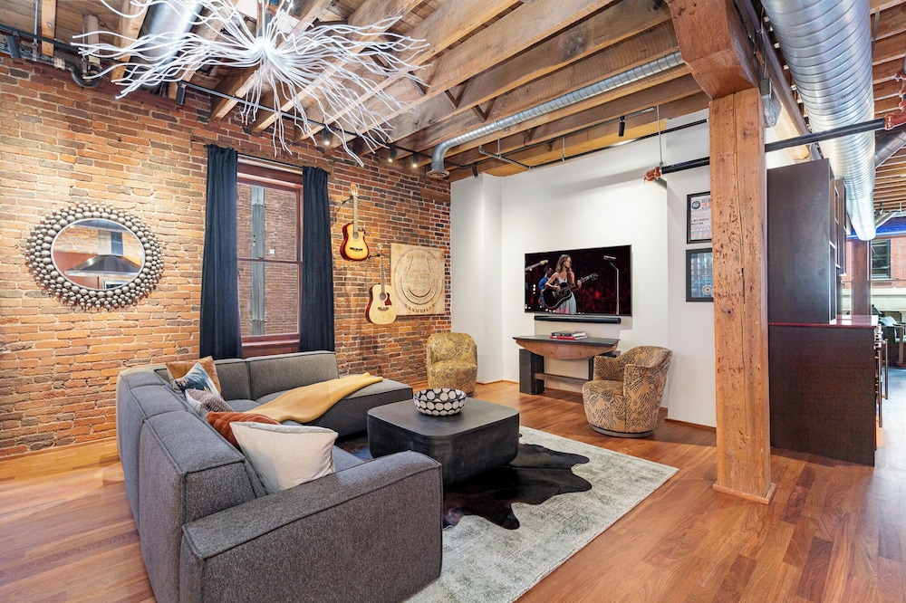 Jamloft - Printers Alley - Walk to Broadway