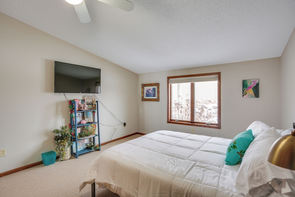 Spacious Lakefront Home w/ Spectacular Views!