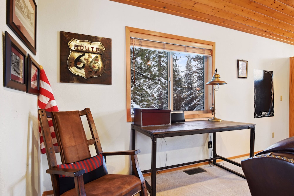 Quaking Cabin Gas BBQ & Amenities Access! view 2