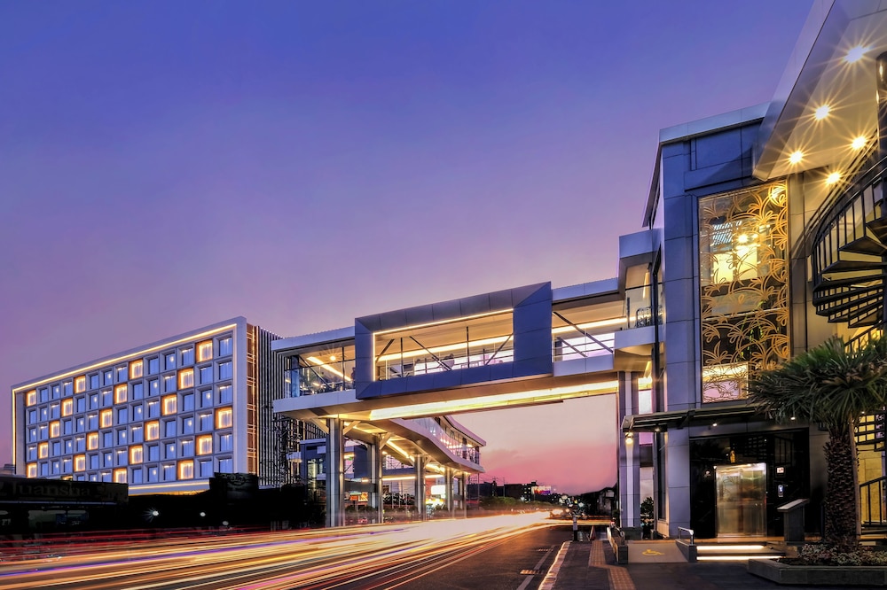 Hotel GRAMM HOTEL by Ambarrukmo - Image 1