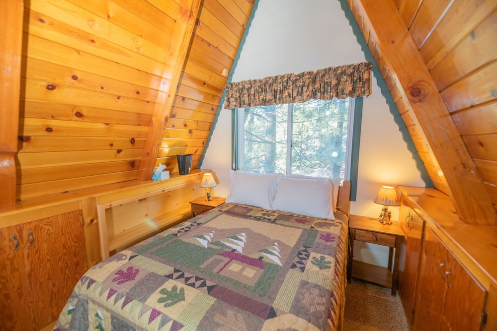 Lucky Bear Lodge view 4