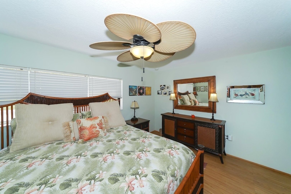 Latitude Adjustment 2 Bedroom Bungalow by RedAwning
