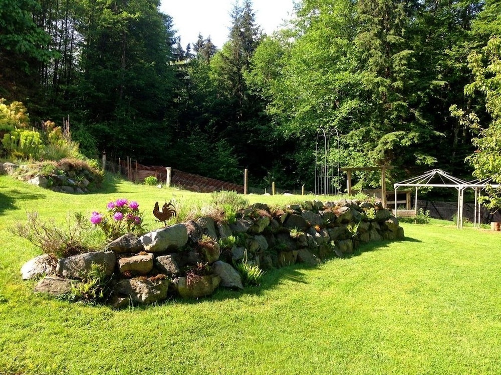 Alderwood Cottage & Suite - Bowen Island