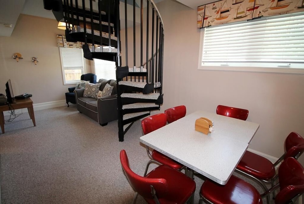 Delaware Avenue 16B