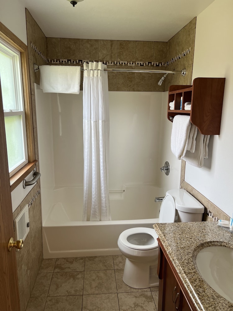 All Star Inn & Suites