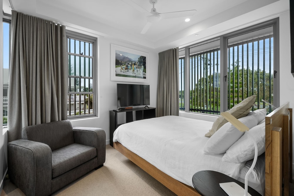 Bilinga Beachfront Luxury at Lana
