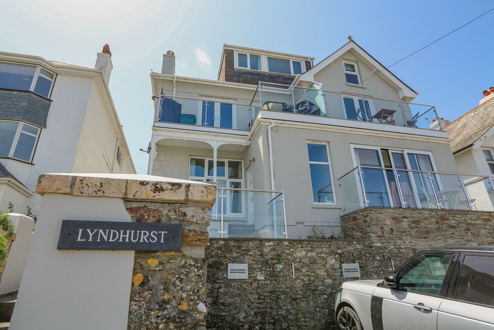 4 Lyndhurst view 4