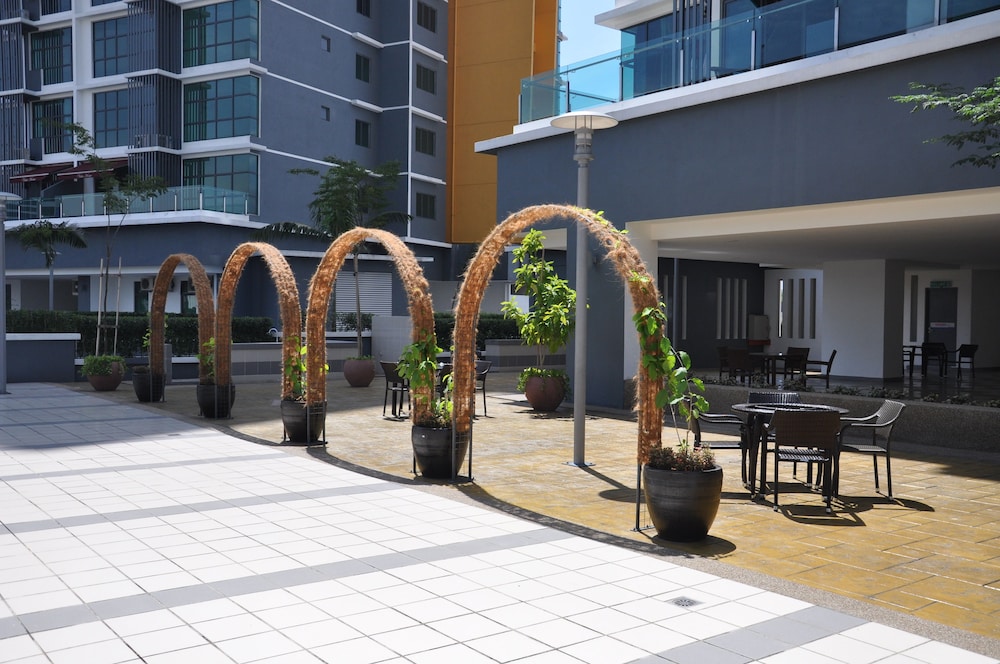 Lawang Suite 2 Bedroom Corner Apartment