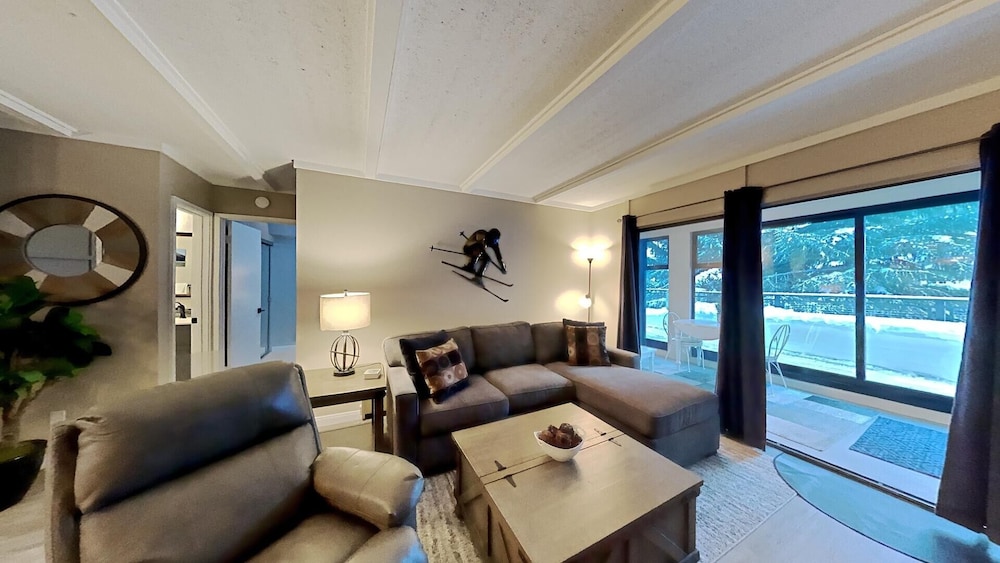 Spacious 2 BR Units at 1849 Condos With Free Pool, Parking & Wifi